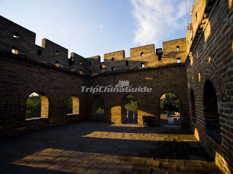 <a target="_blank" href="http://www.tripchinaguide.com/photo-p204-12185-badaling-great-wall.html">A Watchtower Inside at Badaling Great Wall</a>