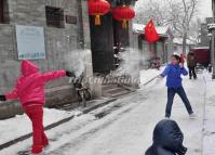 The Kids Are Palying Snow in a Beijing Hutong