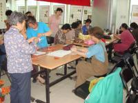 People Learn How to Make Chinese Knots in a Chinese Knotting Course