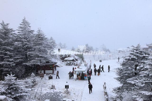 Emei Mountain in Winter