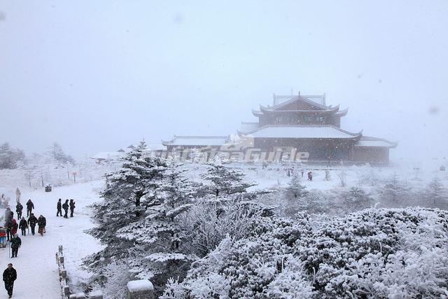 Emei Mountain in Winter