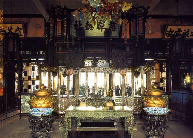 Hall of Joyful Longevity (Leshou tang) Interior