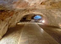 Inside the Pearl-Returning Cave of Guilin Fubo Hill