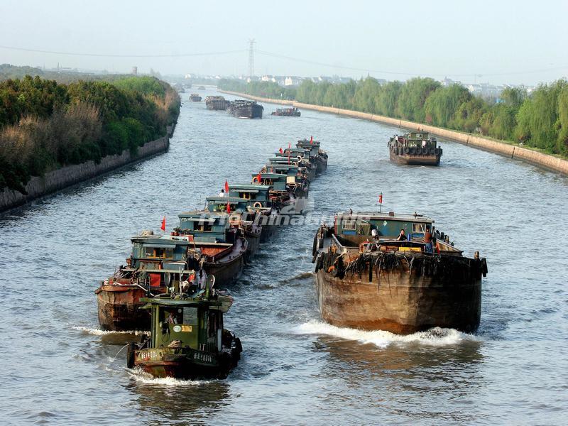 The Cargo Boats in the Grand Canal