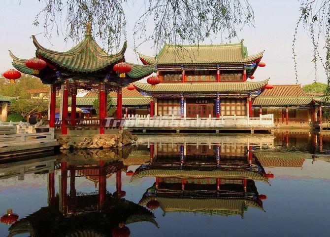 The Ancient Buildings in Green Lake Kunming - Green Lake Park Kunming ...