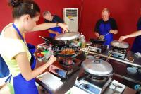 Tourists Learn Guilin Food