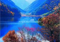 Lake in Huanglong Nature Reserve 