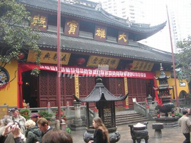 <a target="_blank" href="http://www.tripchinaguide.com/photo-p50-140-the-grand-hall-of-the-jade-buddha-temple.html">The Grand Hall of the Jade Buddha Temple</a>