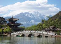 Jade Dragon Snow Mountain ang Black Dragon Pool Park Lijiang 