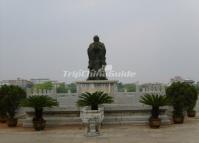 Confucious' Statue in Jianshui Confucian Temple