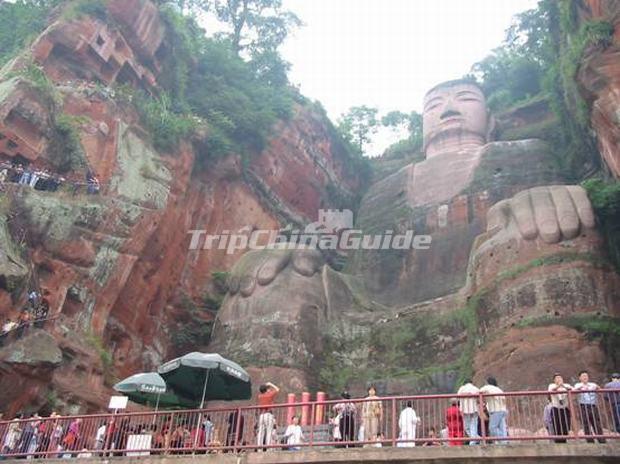 <a target="_blank" href="http://www.tripchinaguide.com/photo-p13-36-the-giant-stone-buddha-at-leshan-mountain-chengdu.html">The Giant Stone Buddha at Leshan Mountain Chengdu</a>