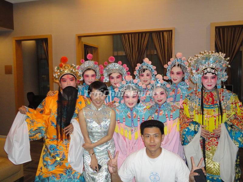 <a target="_blank" href="http://www.tripchinaguide.com/photo-p848-12133-tourists-photo-in-beijing-opera-costumes-at-beijing-liyuan-theatre.html">Tourists Photo in Beijing Opera' Costumes at Beijing Liyuan Theatre</a>