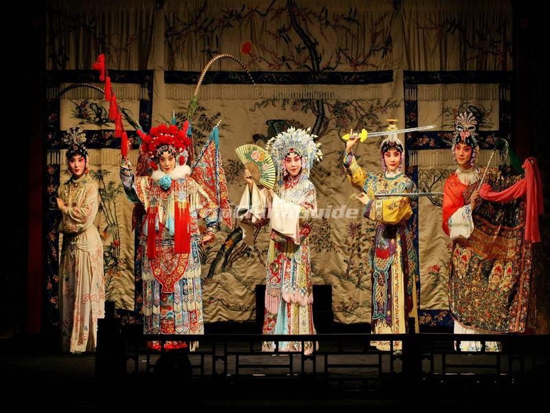 <a target="_blank" href="http://www.tripchinaguide.com/photo-p848-12138-peking-opera-night-show-at-beijing-liyuan-theatre.html">Peking Opera Night Show at Beijing Liyuan Theatre</a>