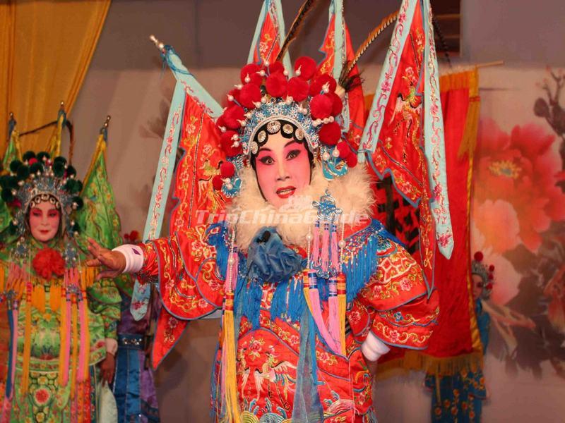 <a target="_blank" href="http://www.tripchinaguide.com/photo-p848-12130-liyuan-theatre-peking-opera-performance.html">Liyuan Theatre Peking Opera Performance</a>