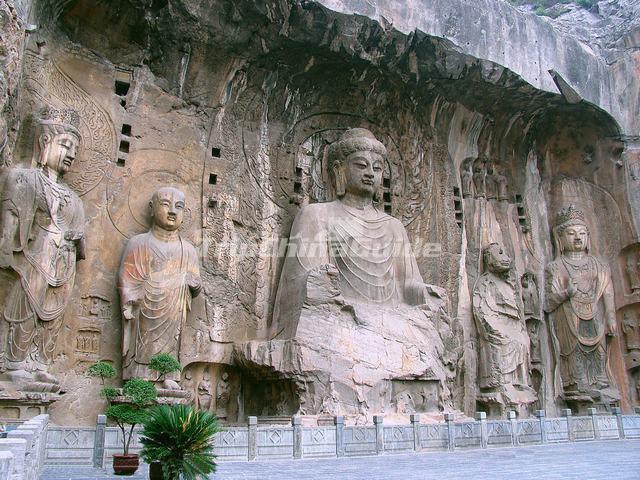 Longmen Grottoes Attractive Figure of Buddha Sculptures