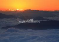 Sunrise and the Sea of Clouds in Emei Mountain