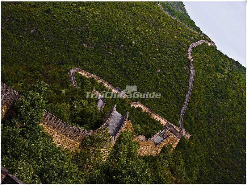 <a target="_blank" href="http://www.tripchinaguide.com/photo-p202-12262-mutianyu-great-wall.html">Mutianyu Great Wall</a>