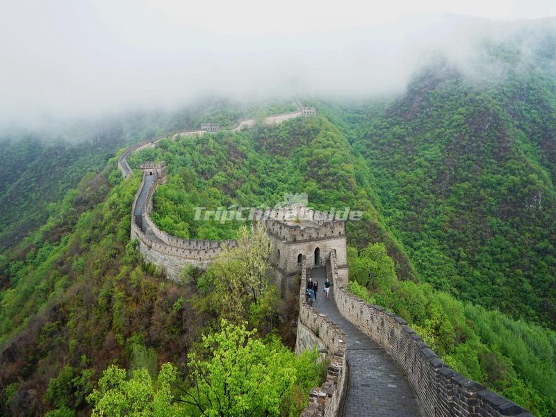 <a target="_blank" href="http://www.tripchinaguide.com/photo-p202-12269-mutianyu-great-wall.html">Mutianyu Great Wall</a>