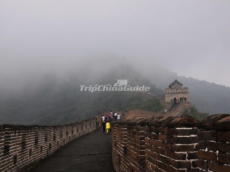 <a target="_blank" href="http://www.tripchinaguide.com/photo-p202-12275-mutianyu-great-wall.html">Mutianyu Great Wall</a>