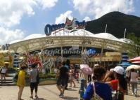 Tourists in Ocean Park Hong Kong 