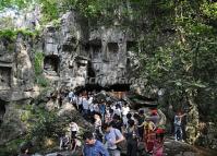 Longhong Cave (Dragon Pool Cave)