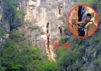 Hanging Coffin at Shennong Stream
