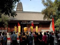 Tourists Visit Xi'an Small Wild Goose Pagoda 