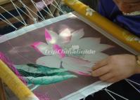Making Beautiful Suhzhou Embroidery 