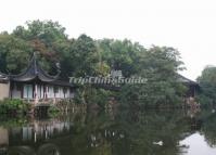 The Pond of the Suriging Waves Pavilion