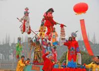 The Interesting Folk Art Performance in the Temple of Fair