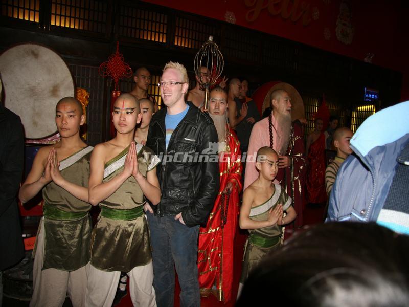 <a target="_blank" href="http://www.tripchinaguide.com/photo-p849-12209-photo-with-the-monks-of-the-legend-of-kung-fu.html">Photo with the Monks of The Legend of Kung Fu</a>