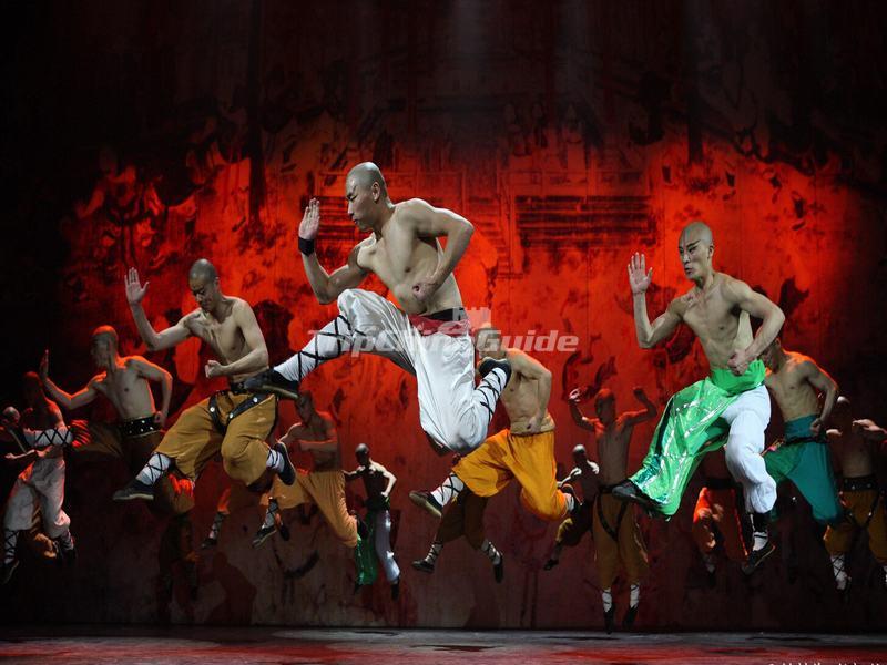 <a target="_blank" href="http://www.tripchinaguide.com/photo-p849-12211-the-legend-of-kung-fu-beijing.html">The Monks are Performing at the Red Theater</a>