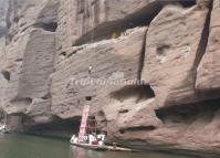 Explore the ancient hanging coffins on the cliffs of the Yangtze River