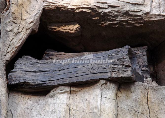 The ancient hanging coffins placed on cliffs along the Yangtze River