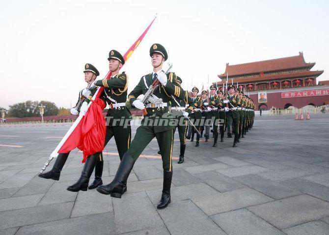 <a target="_blank" href="http://www.tripchinaguide.com/photo-p7-9339-tiananmen-square-flag-raising-ceremony.html">Tiananmen Square Flag Raising Ceremony</a>