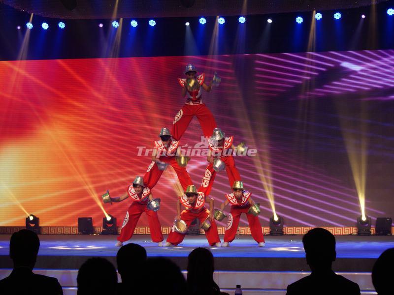 <a target="_blank" href="http://www.tripchinaguide.com/photo-p852-12290-tianqiao-acrobatics-theater-acrobatics-show.html">Tianqiao Acrobatics Theater Acrobatics Show</a>