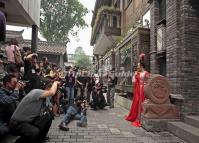 Make Photos at Wide and Narrow Alley Chengdu