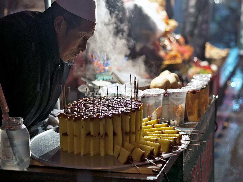 <a target="_blank" href="http://www.tripchinaguide.com/photo-p210-14063-the-snack-food-in-xi-an-muslim-quarters.html">The Snack Food in Xi'an Muslim Quarters</a>