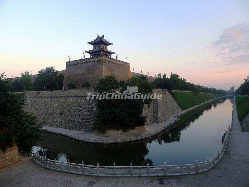 <a target="_blank" href="http://www.tripchinaguide.com/photo-p58-11865-xian-city-wall.html">Xian City Wall and its Moat</a>