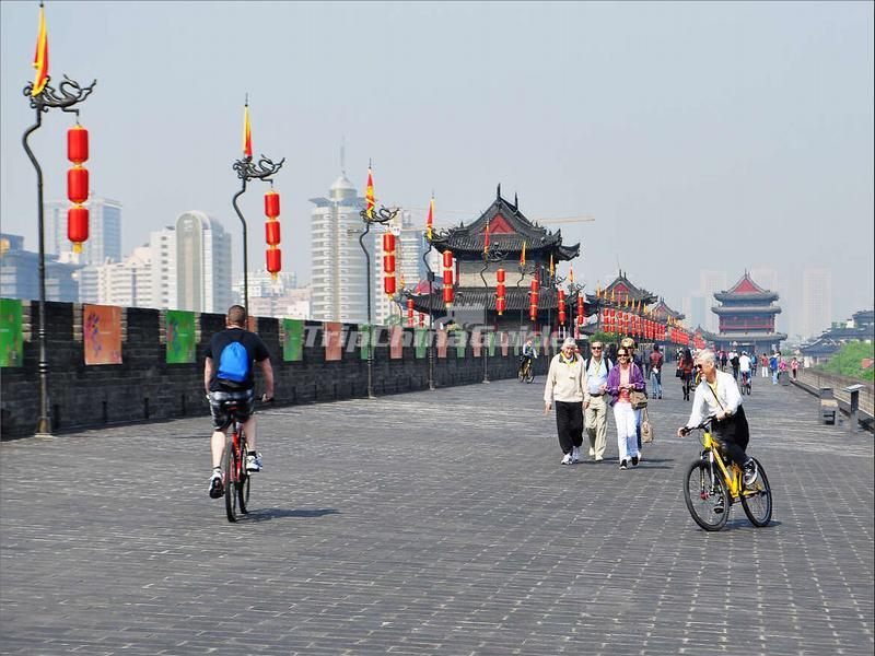 <a target="_blank" href="http://www.tripchinaguide.com/photo-p58-13034-xian-city-wall-biking.html">Tourists Enjoy Biking on Xian City Wall </a>