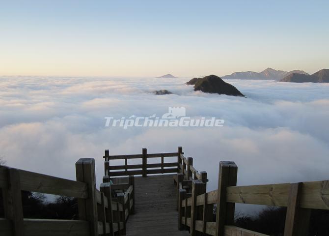 Sea of Clouds Over the Xiling Snow Mountian 