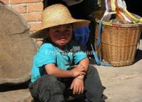 Yuanyang Shengcun Market Kid 