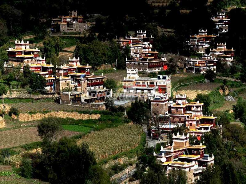 Zhonglu Tibetan Village, Danba, Sichuan