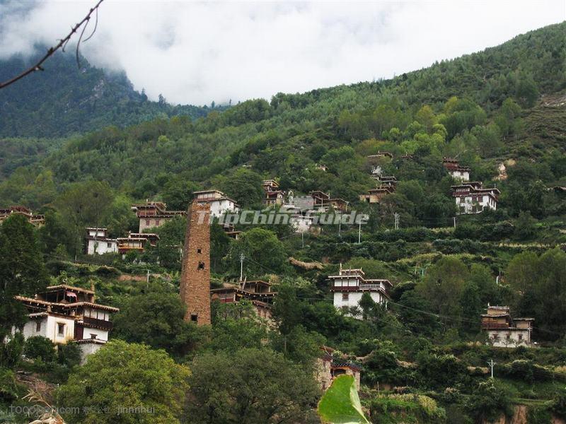 Zhonglu Tibetan Village