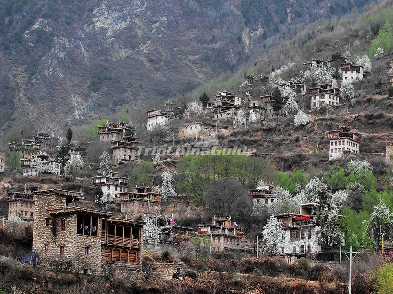 Zhonglu Tibetan Village